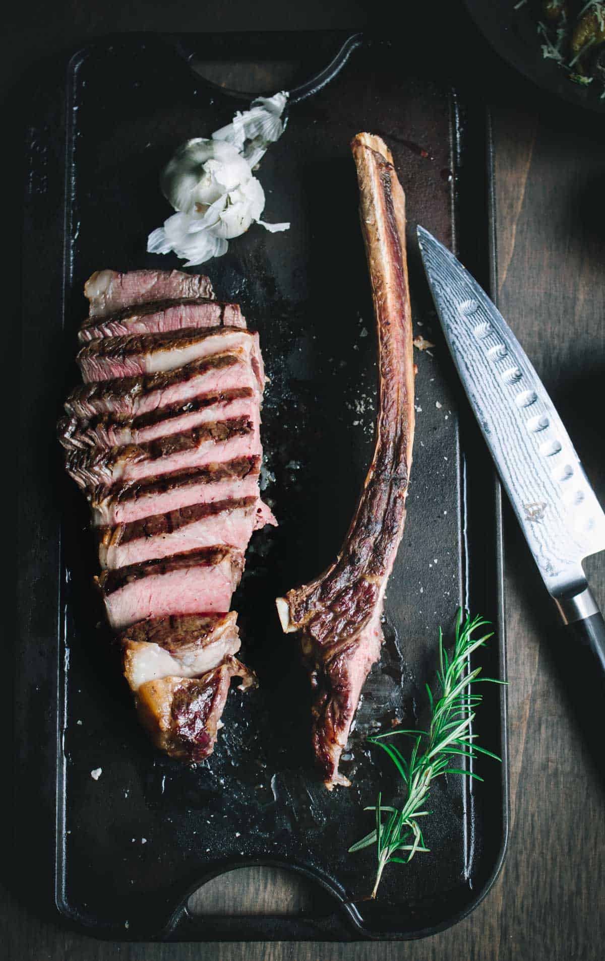 Tomahawk Steak Sliced up 