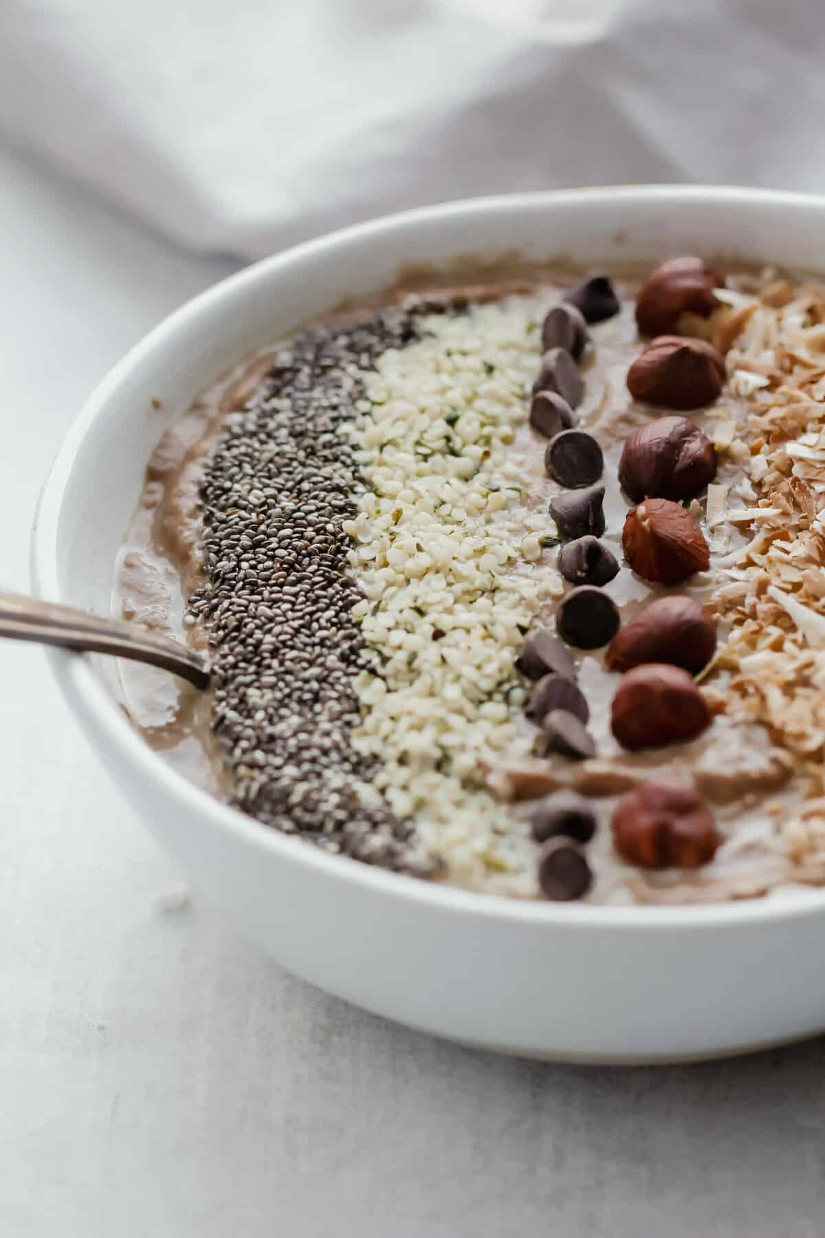 peanut butter chocolate smoothie bowl 