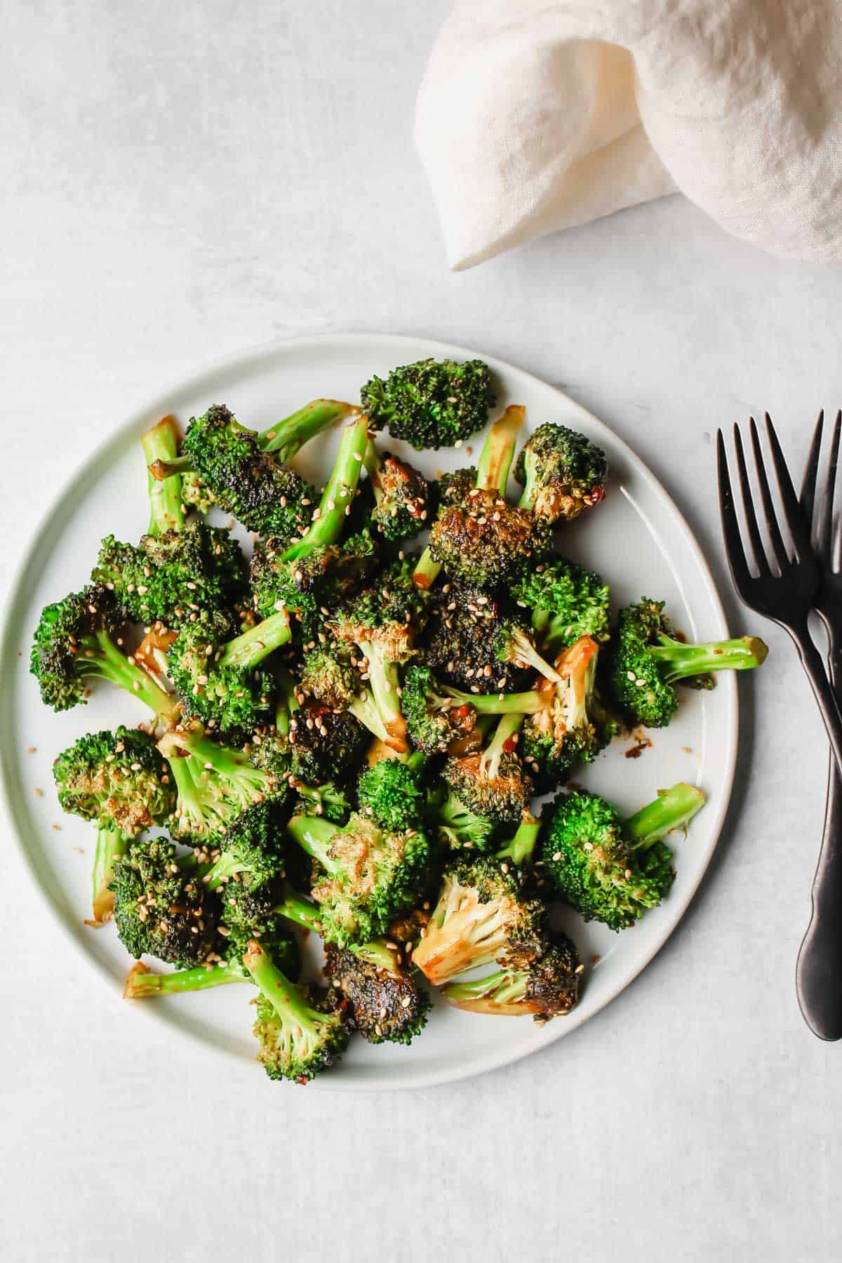 clean keto Gochujang Sesame Broccoli on a plate