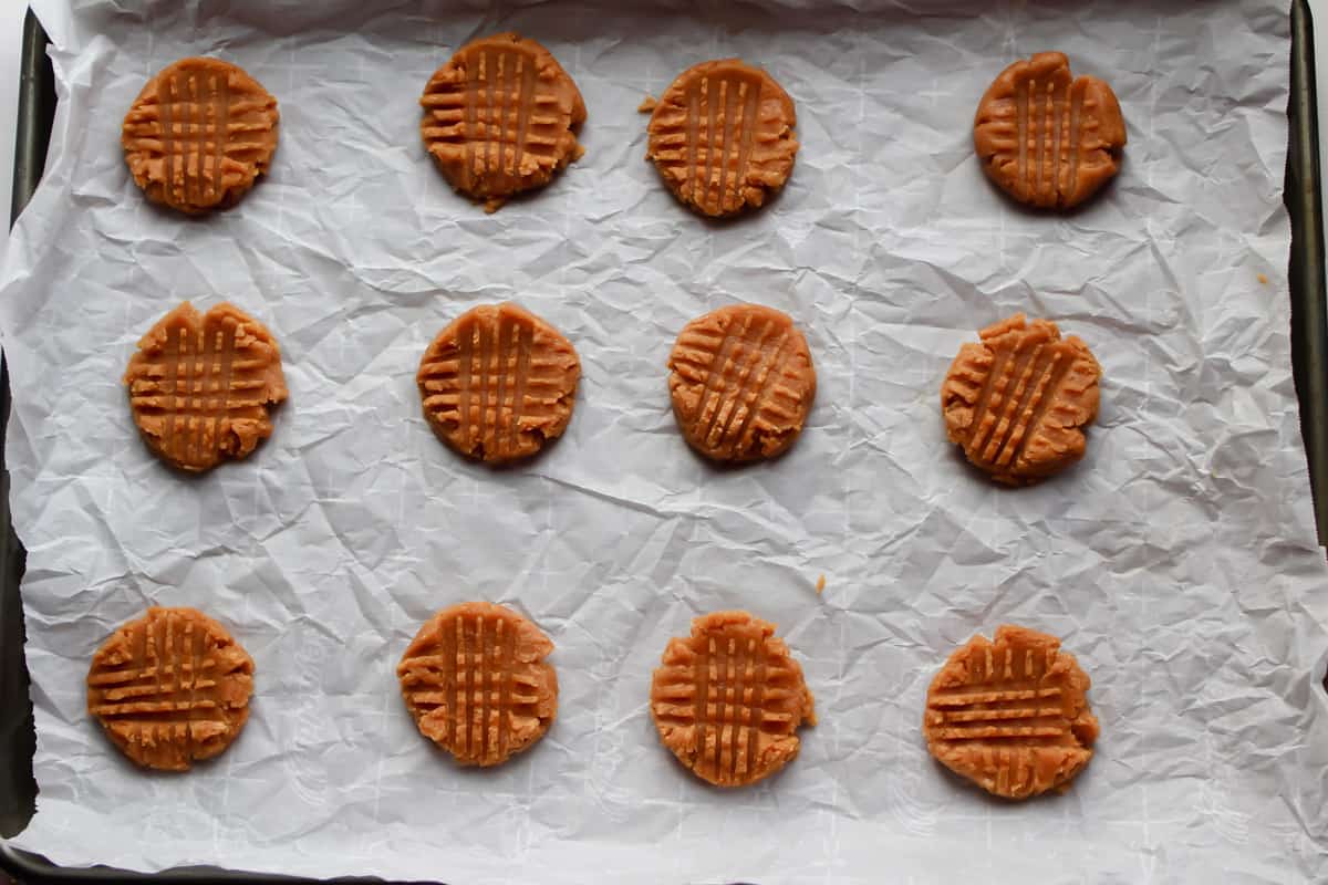 raw peanut butter cookies 