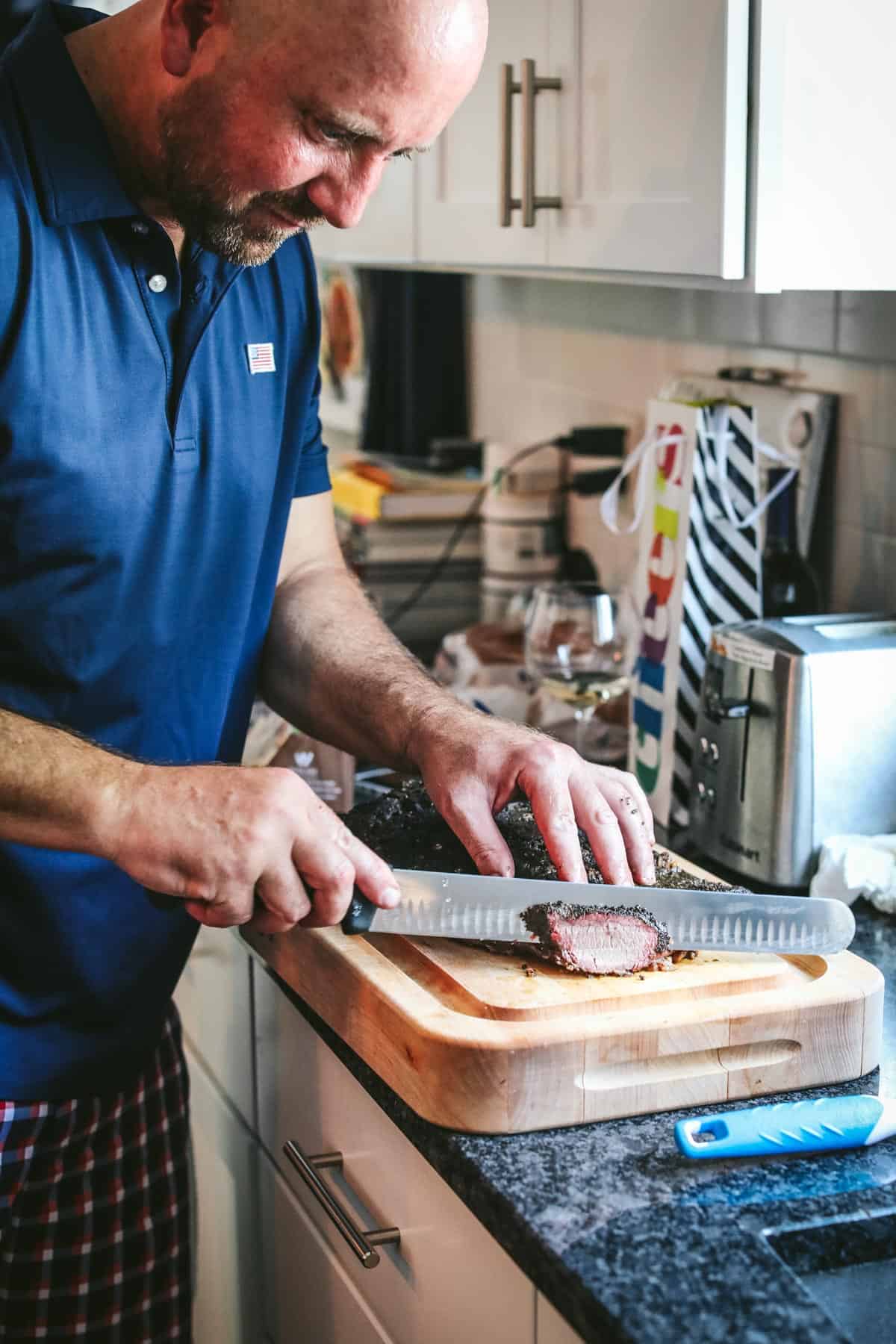 slicing brisket