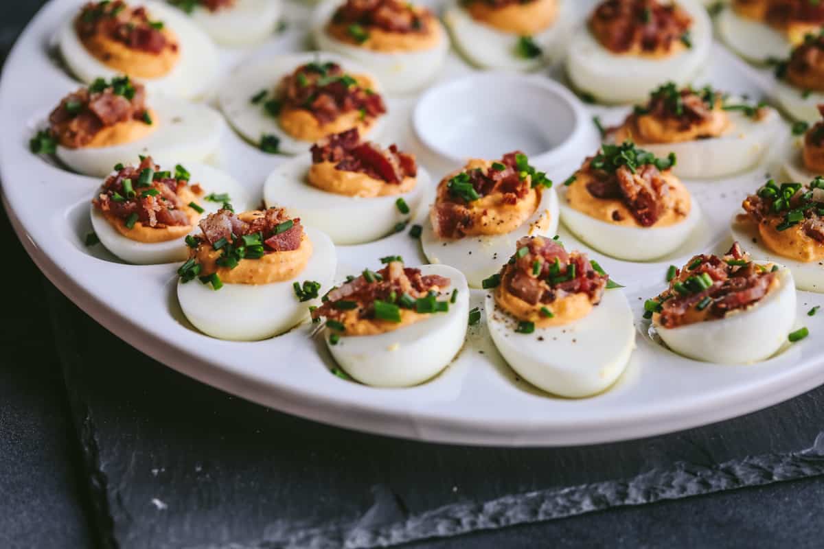 keto spicy deviled eggs