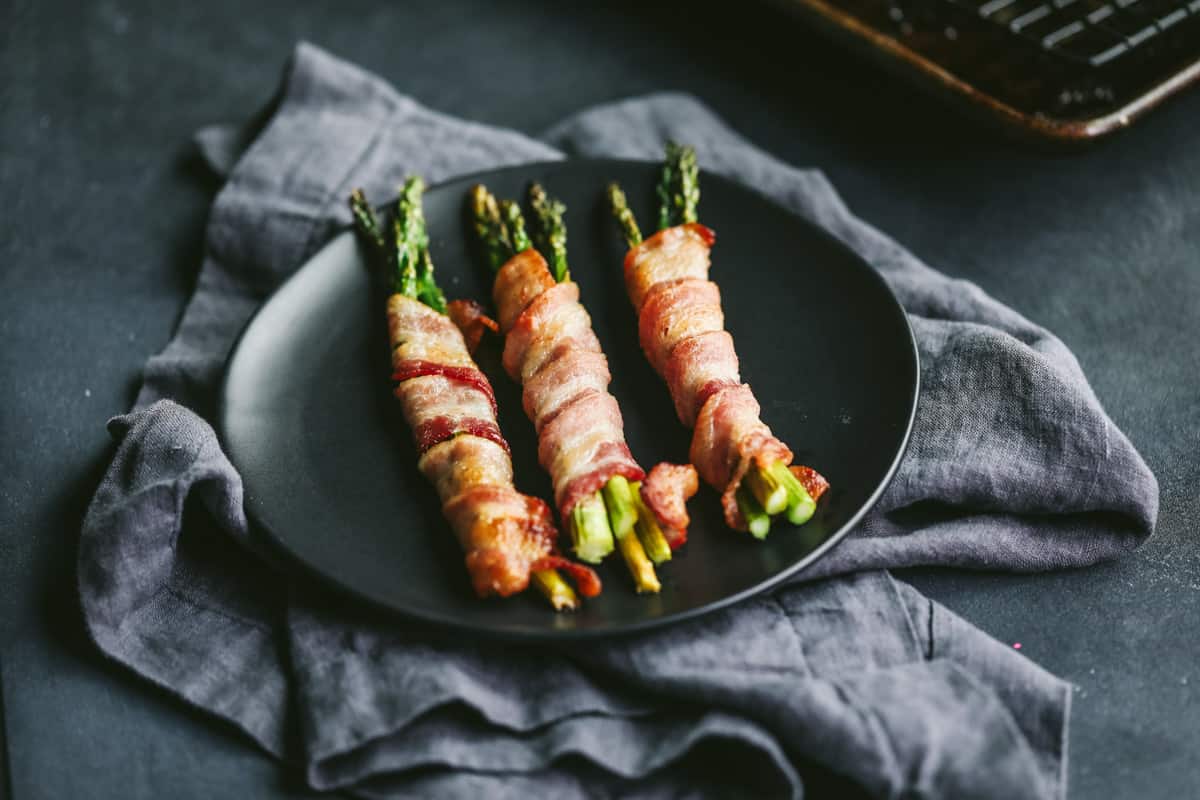 keto bacon wrapped asparagus with maple glaze
